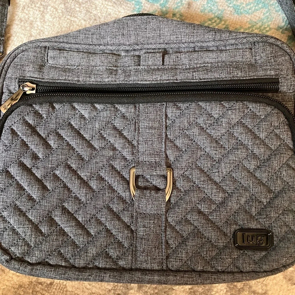 NEW! Cute “lug” Gray Quilted Crossbody Bag - Picture 2 of 11